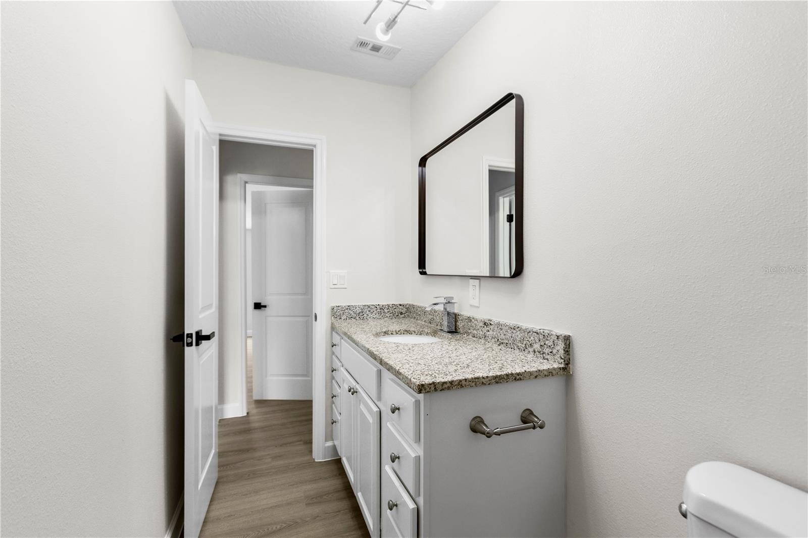 Image 21 of 35 For 17212 Oxenham Avenue