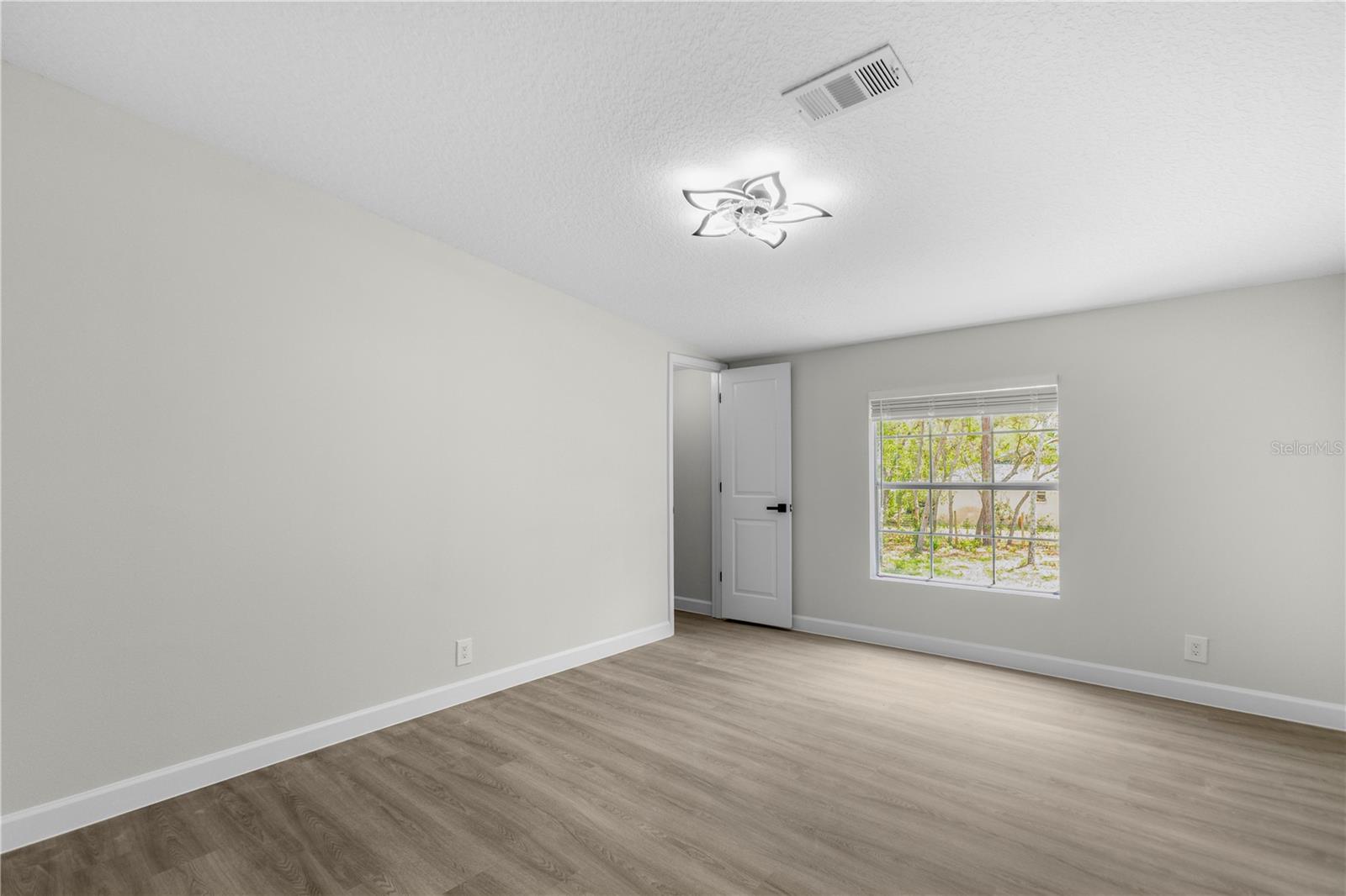 Image 22 of 35 For 17212 Oxenham Avenue
