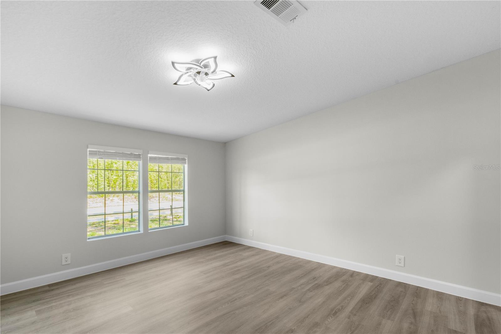 Image 23 of 35 For 17212 Oxenham Avenue