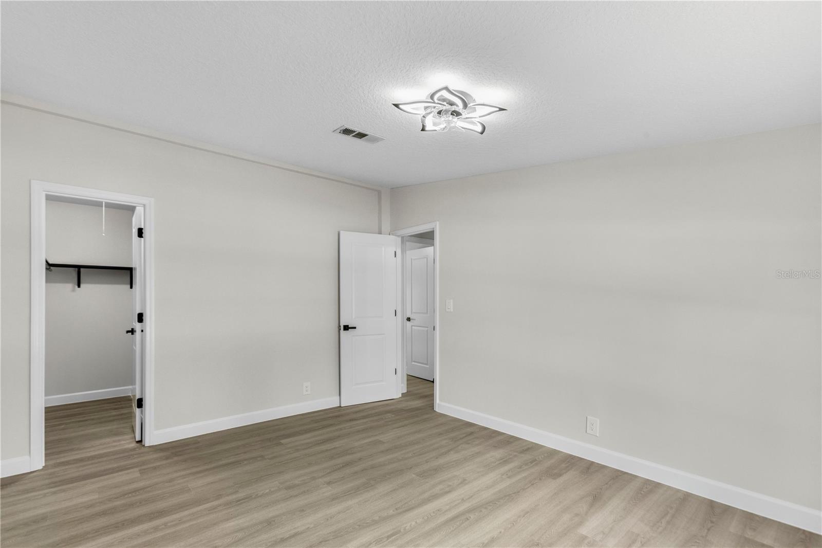 Image 24 of 35 For 17212 Oxenham Avenue