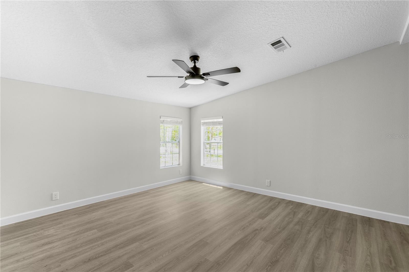 Image 25 of 35 For 17212 Oxenham Avenue