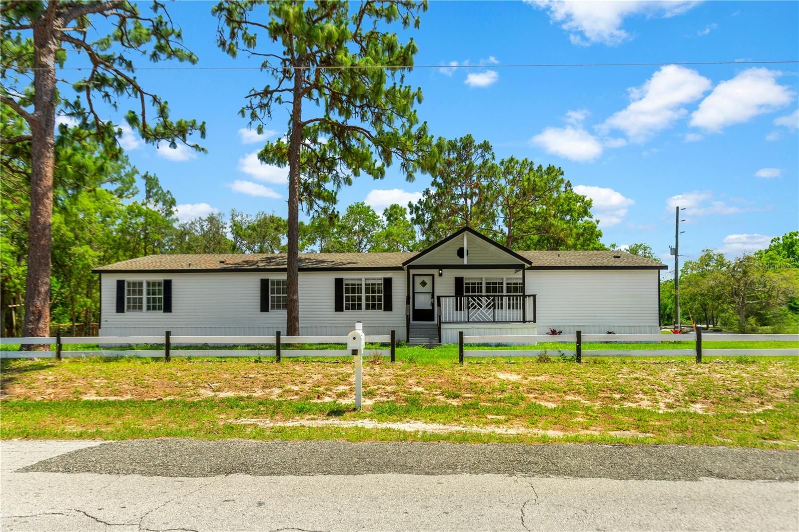 Image 3 of 35 For 17212 Oxenham Avenue
