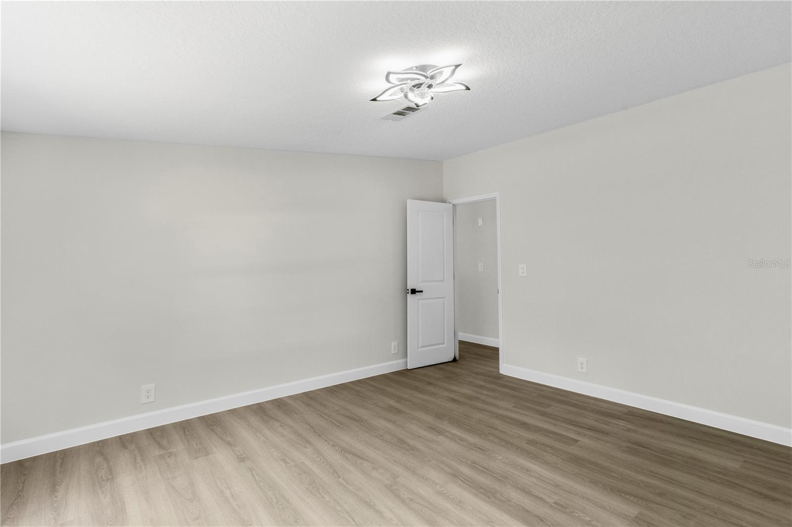 Image 32 of 35 For 17212 Oxenham Avenue