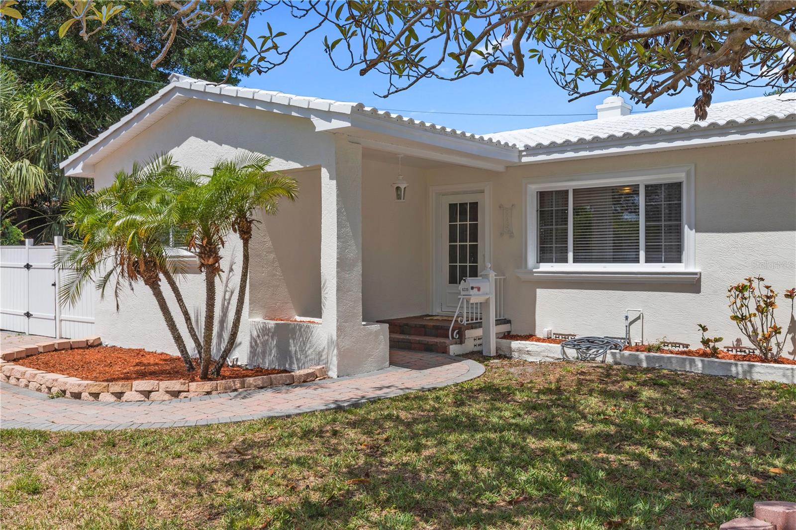 Image 3 of 45 For 6235 17th Avenue N