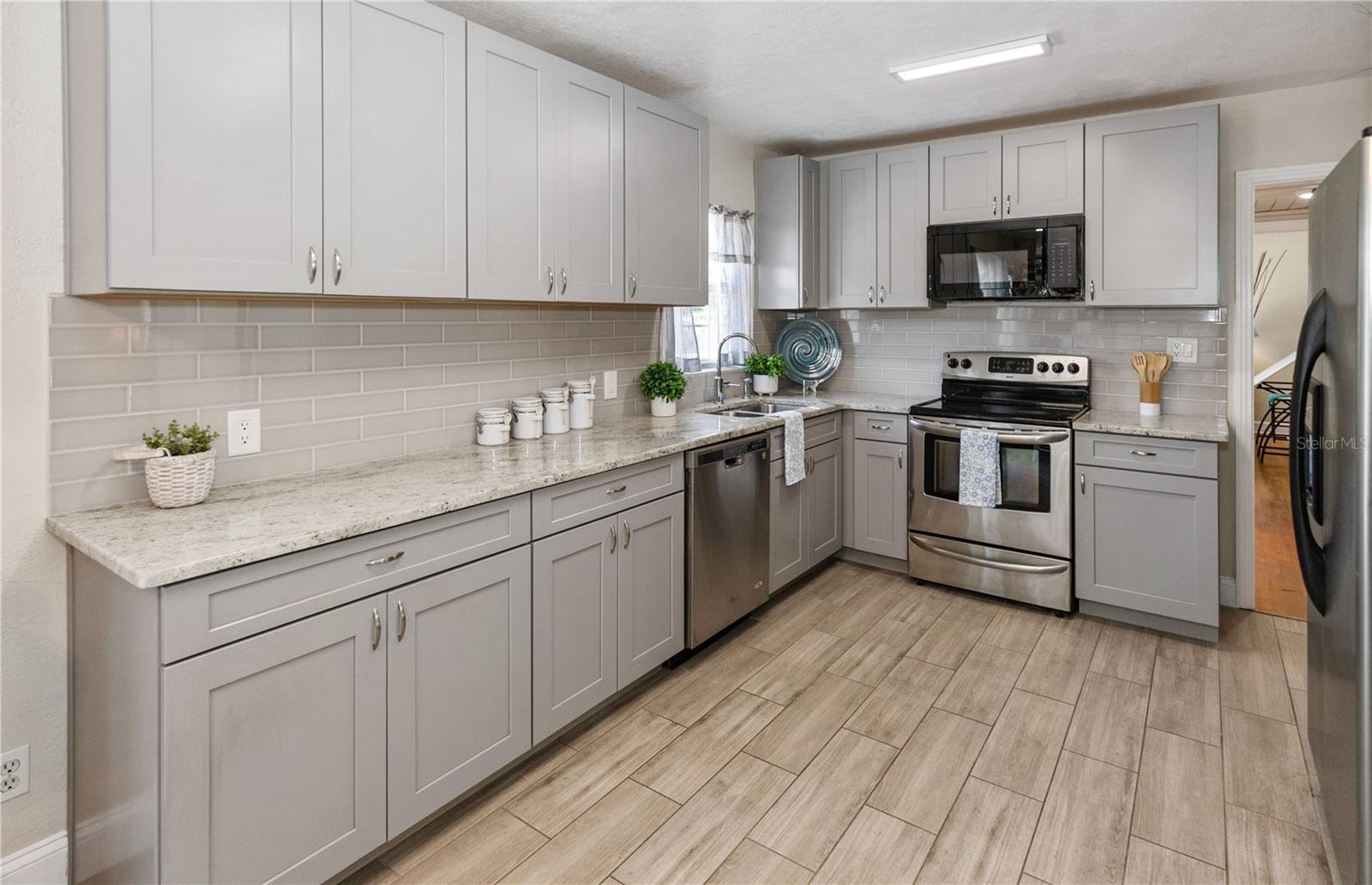 Image 5 of 45 For 6235 17th Avenue N