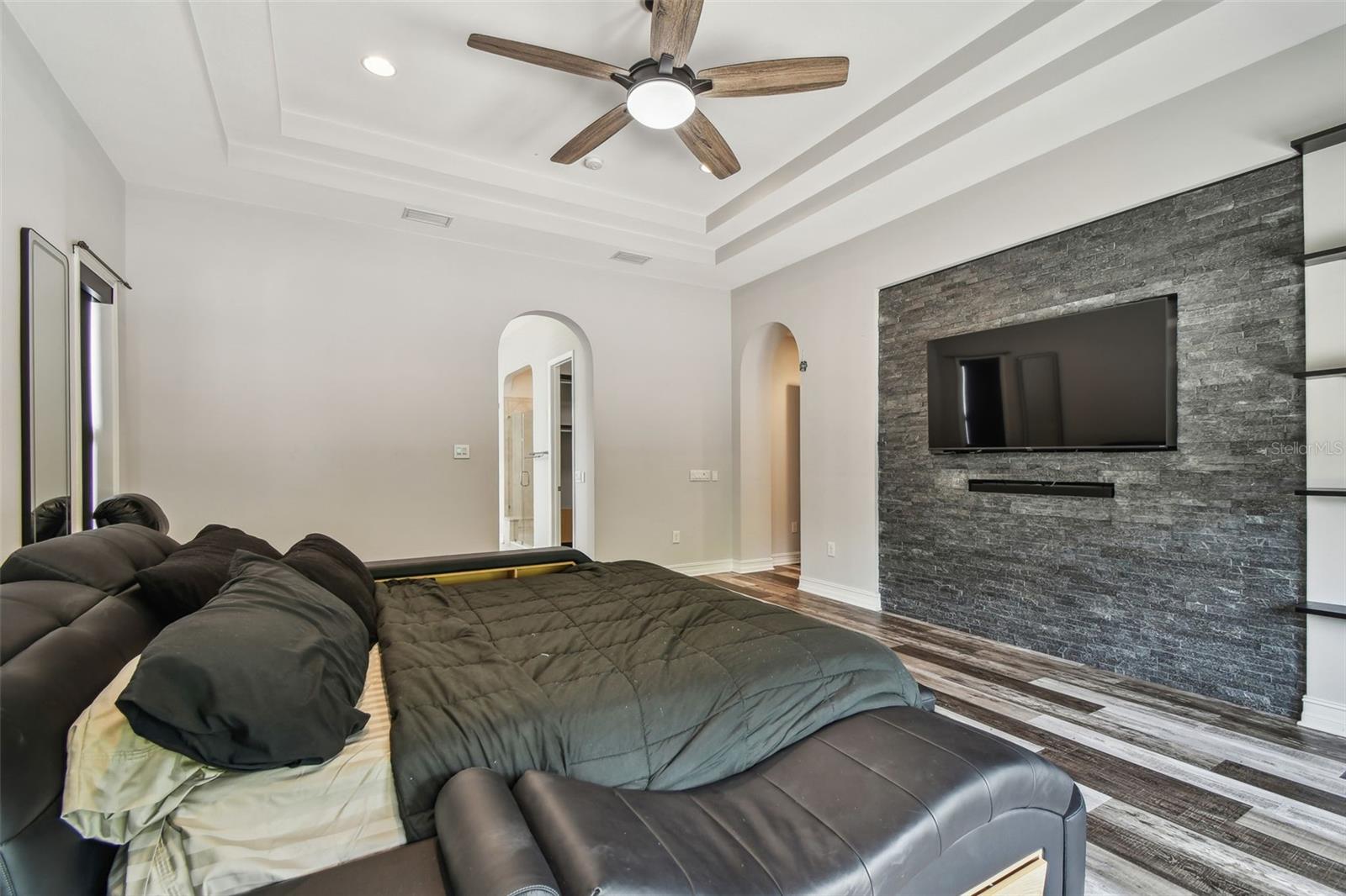 Listing photo id 11 for 17914 Bramshot Place
