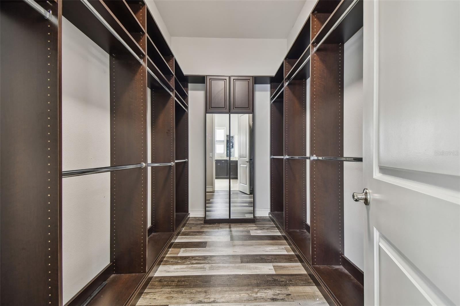 Listing photo id 16 for 17914 Bramshot Place