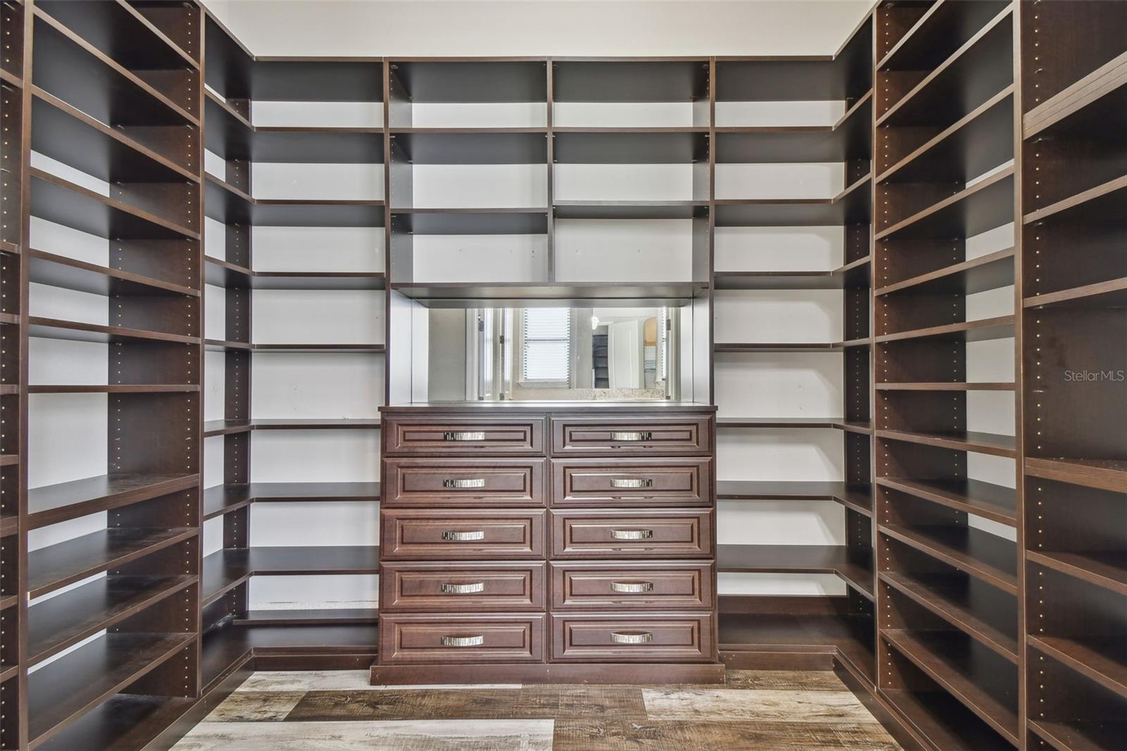 Listing photo id 17 for 17914 Bramshot Place