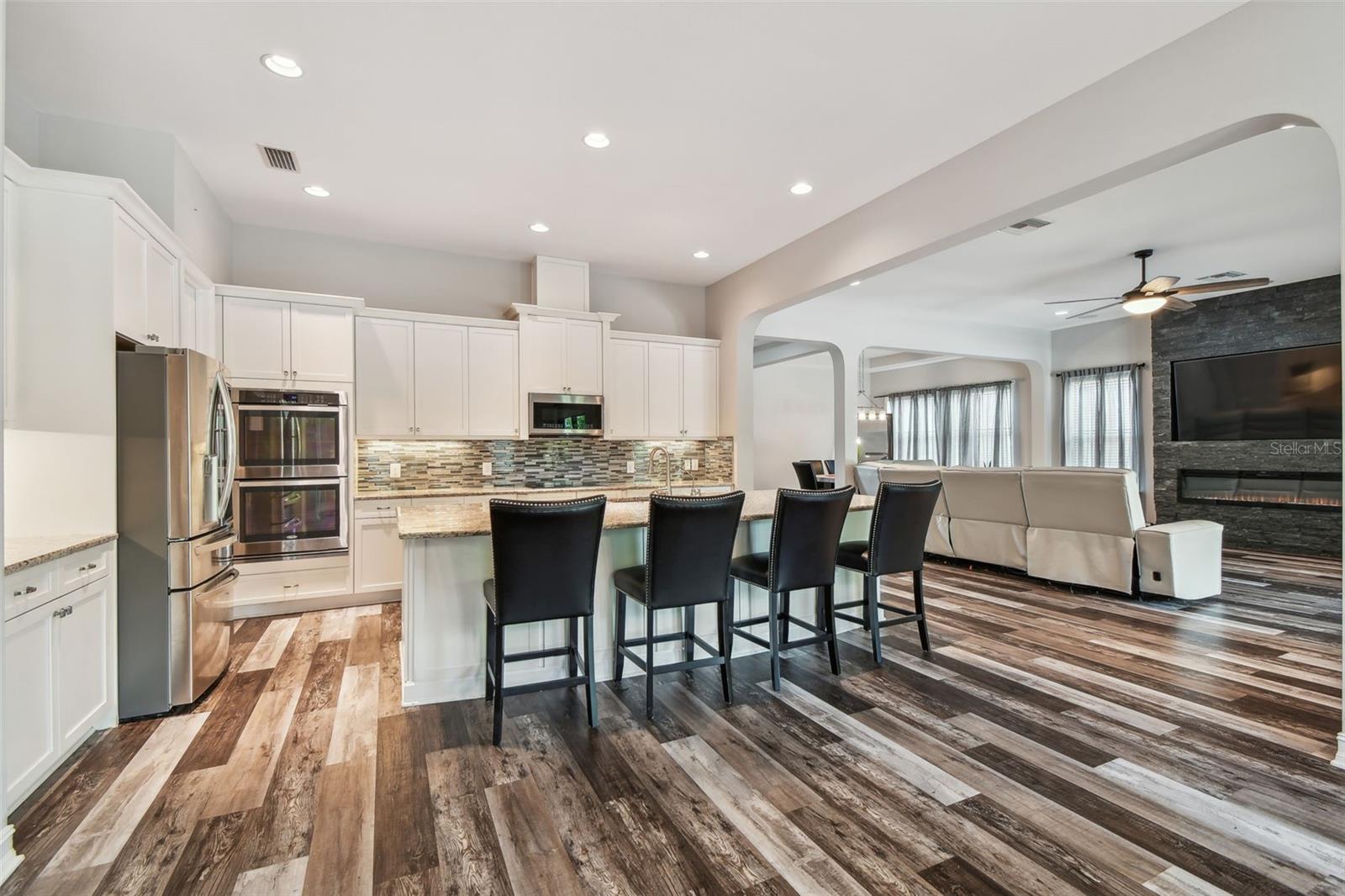 Listing photo id 19 for 17914 Bramshot Place