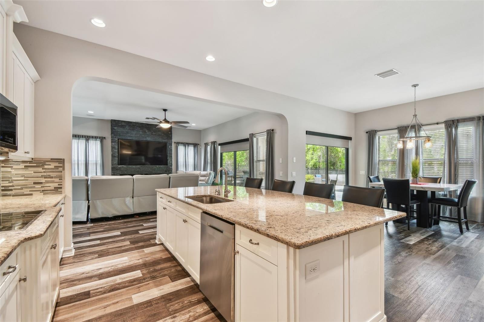 Listing photo id 20 for 17914 Bramshot Place