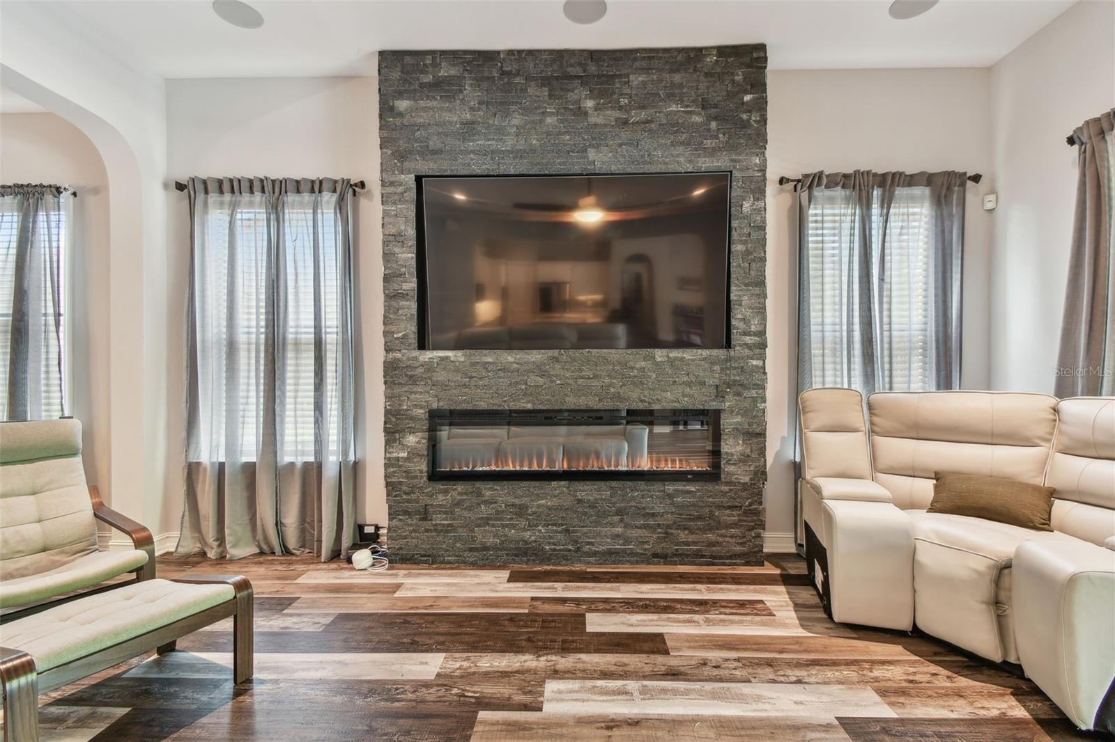 Listing photo id 21 for 17914 Bramshot Place