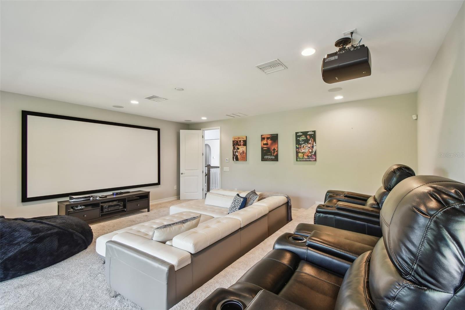 Listing photo id 38 for 17914 Bramshot Place