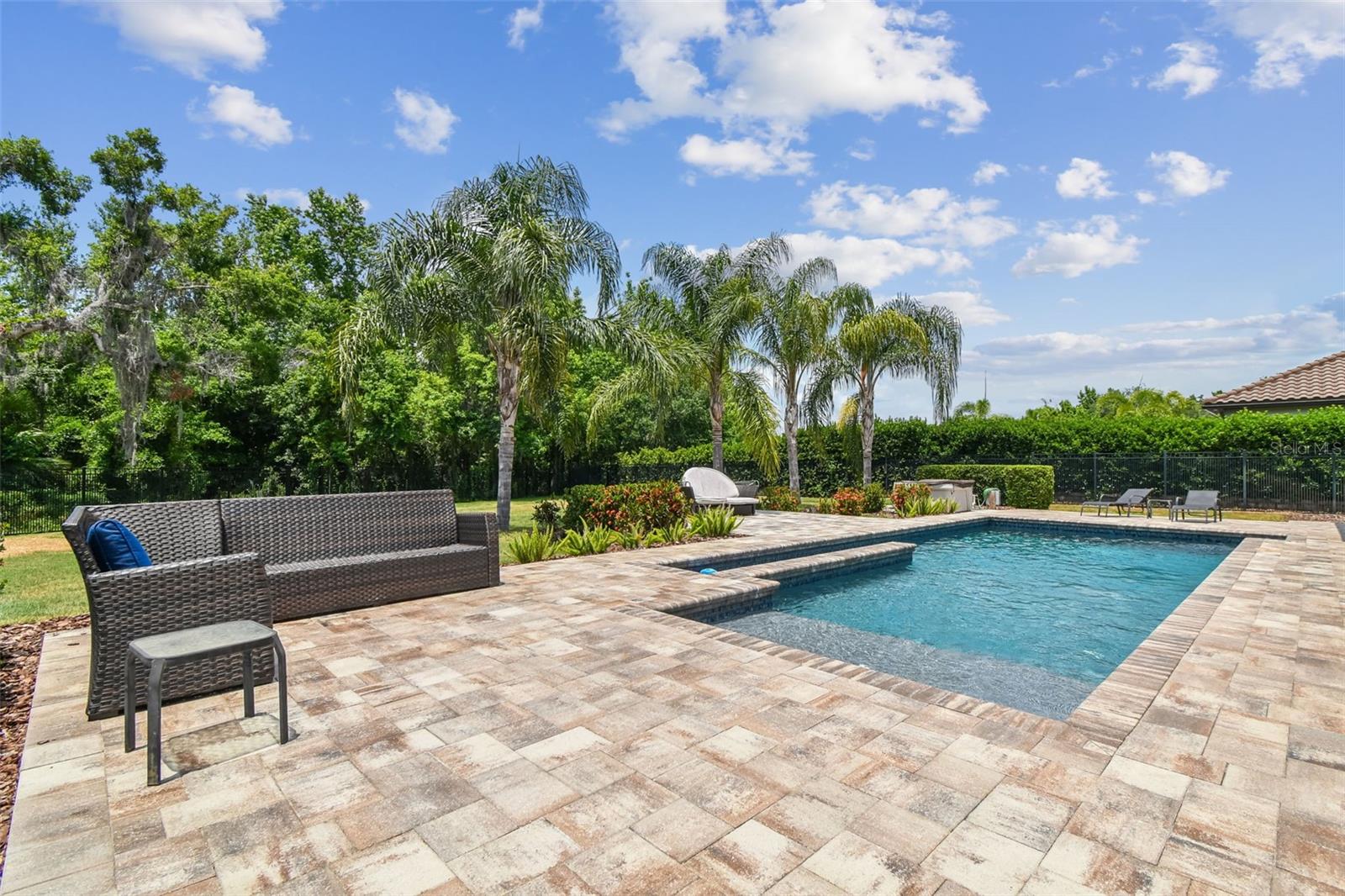 Listing photo id 7 for 17914 Bramshot Place