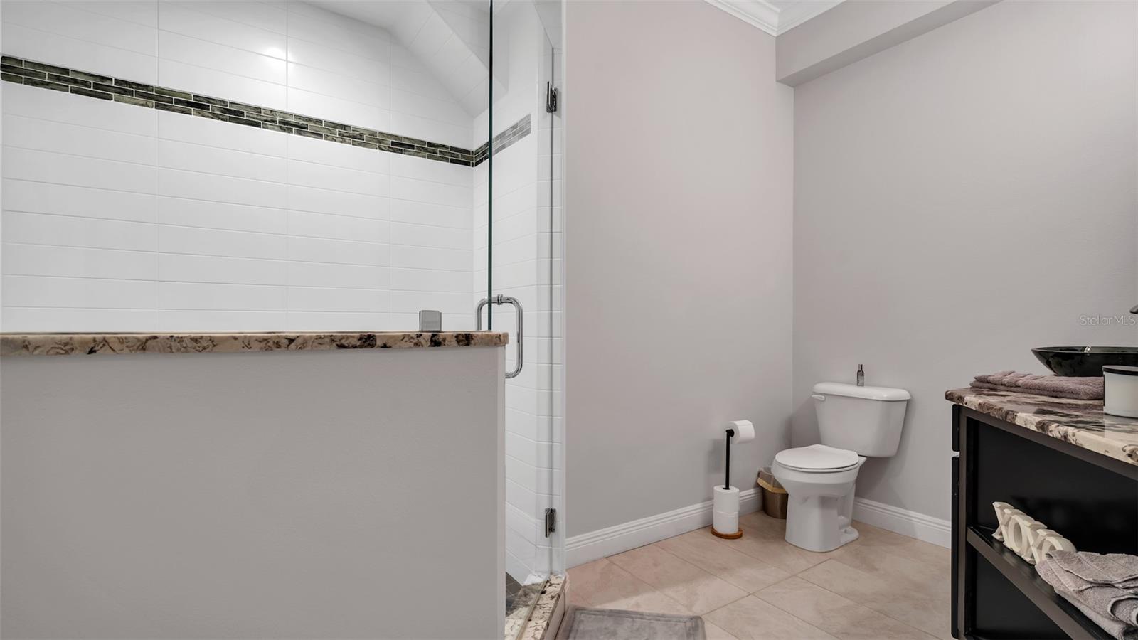Image 18 of 45 For 4605 Kensington Avenue