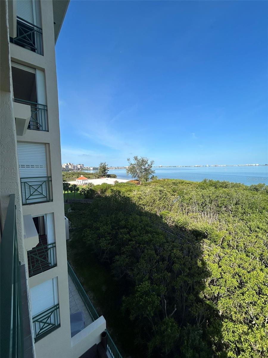 Image 11 of 35 For 4737 Dolphin Cay Lane S 408