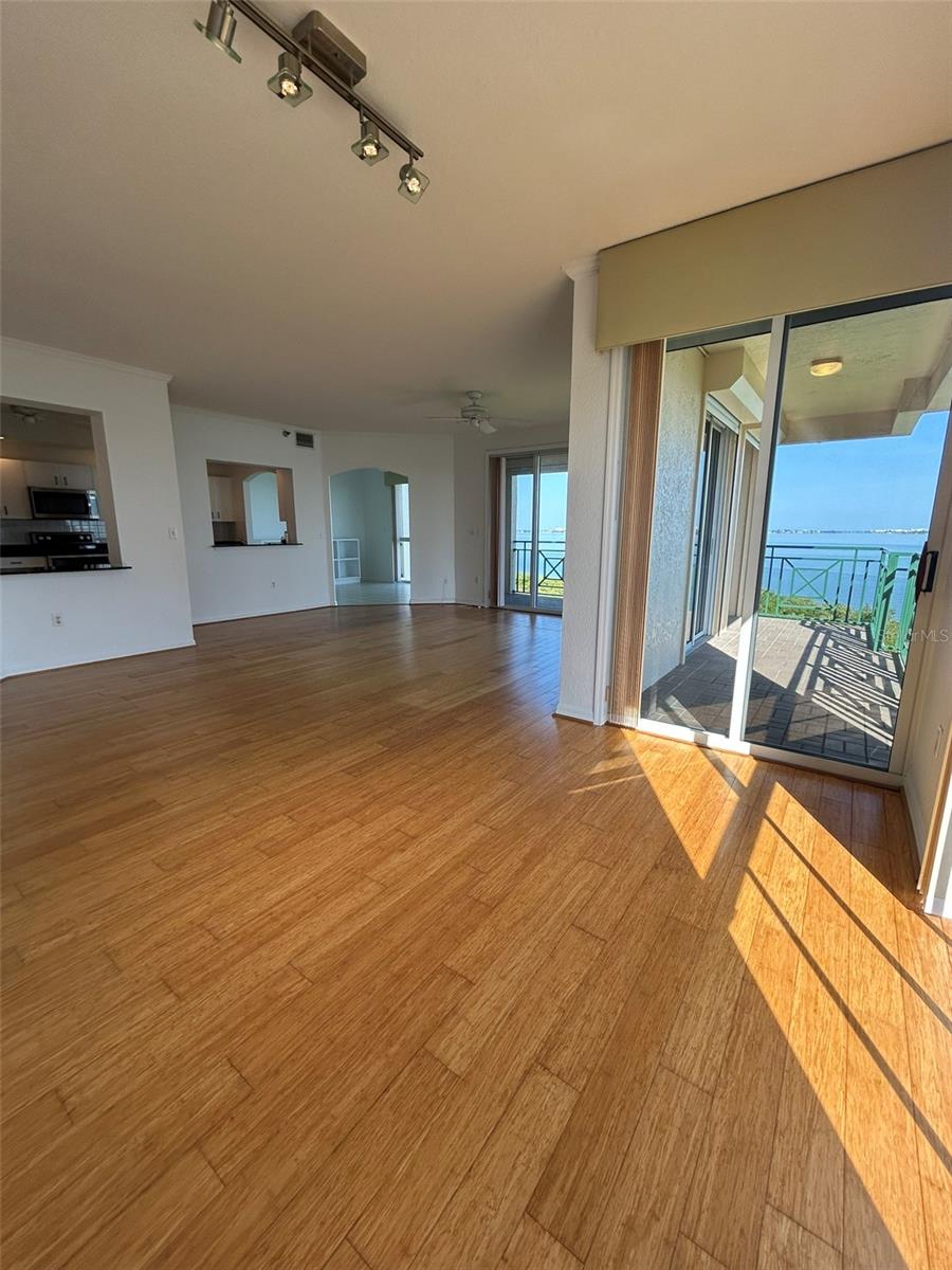 Image 12 of 35 For 4737 Dolphin Cay Lane S 408