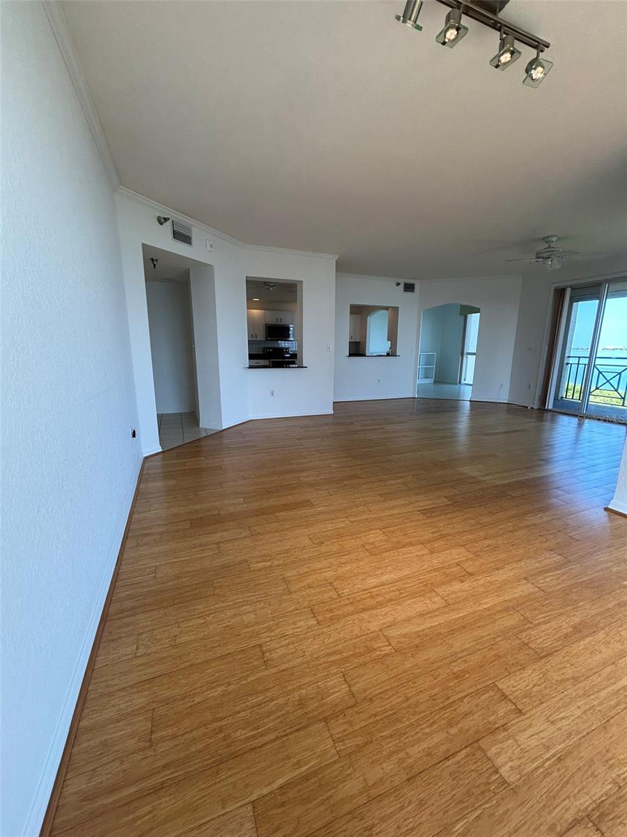 Image 13 of 35 For 4737 Dolphin Cay Lane S 408