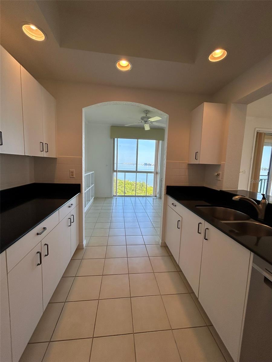 Image 15 of 35 For 4737 Dolphin Cay Lane S 408