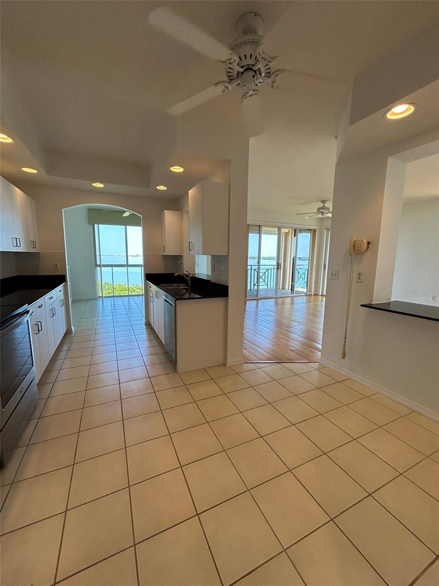 Image 18 of 35 For 4737 Dolphin Cay Lane S 408