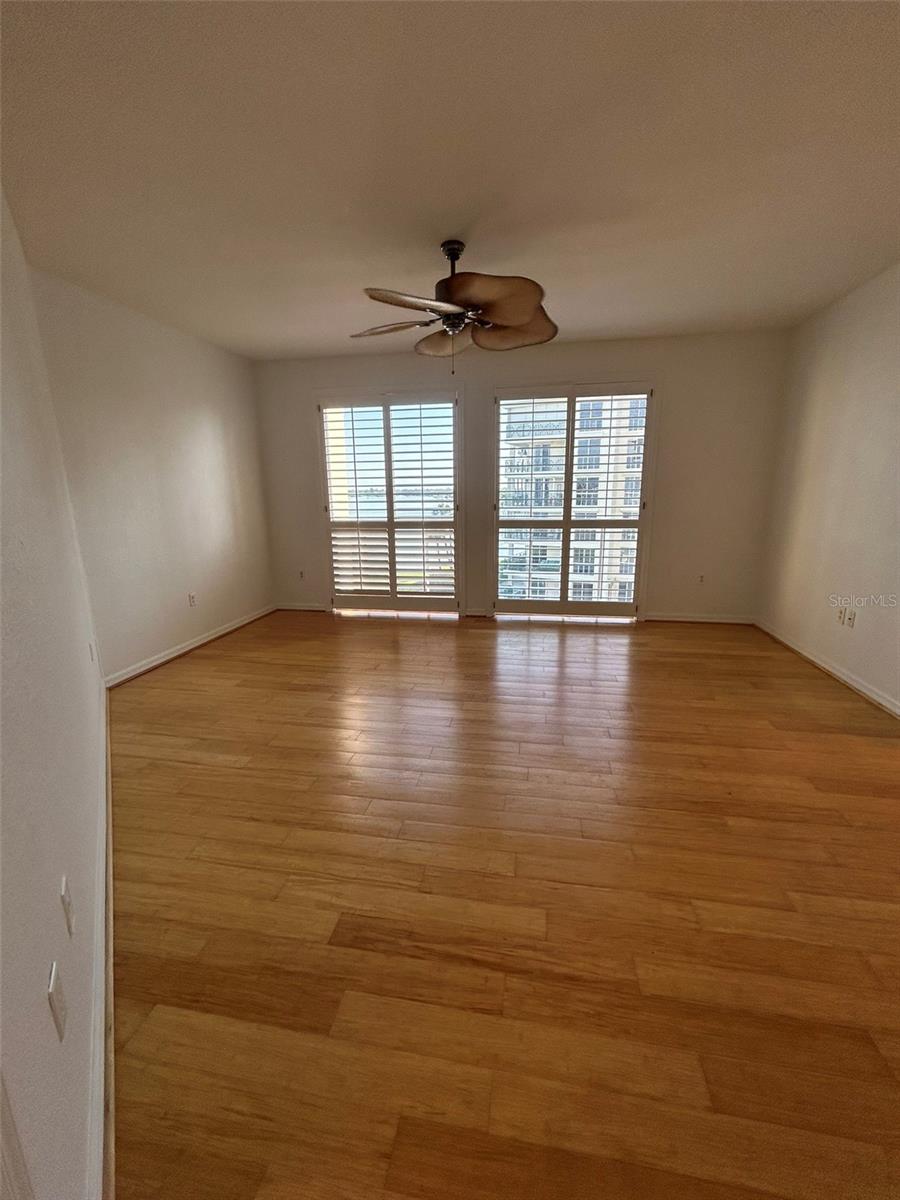 Image 21 of 35 For 4737 Dolphin Cay Lane S 408
