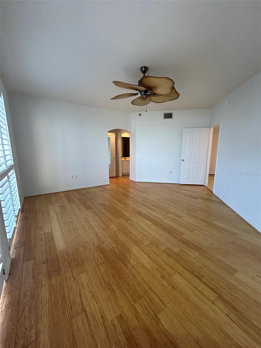 Image 22 of 35 For 4737 Dolphin Cay Lane S 408