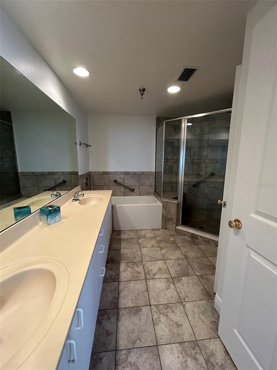 Image 24 of 35 For 4737 Dolphin Cay Lane S 408