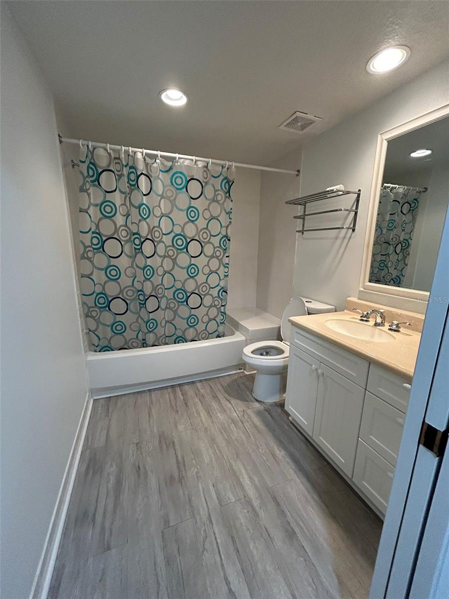 Image 28 of 35 For 4737 Dolphin Cay Lane S 408
