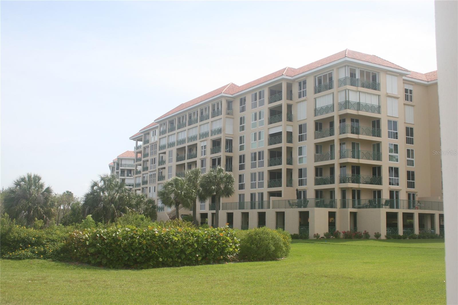 Image 29 of 35 For 4737 Dolphin Cay Lane S 408