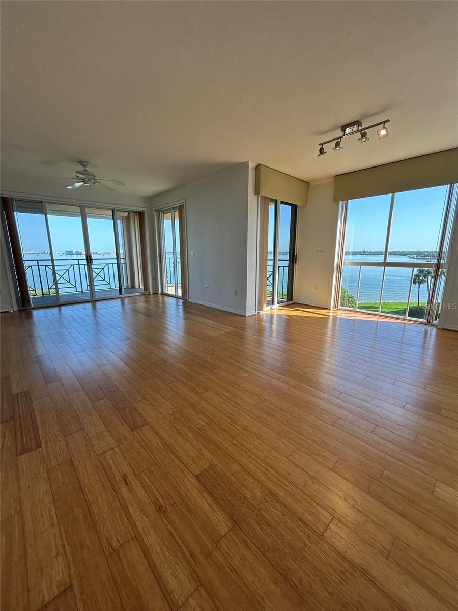 Image 3 of 35 For 4737 Dolphin Cay Lane S 408