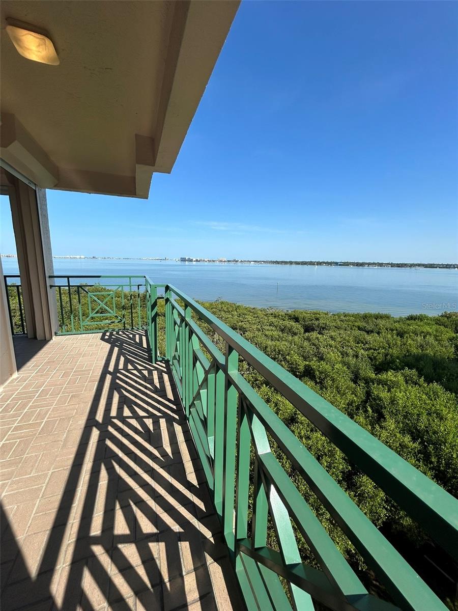 Image 7 of 35 For 4737 Dolphin Cay Lane S 408