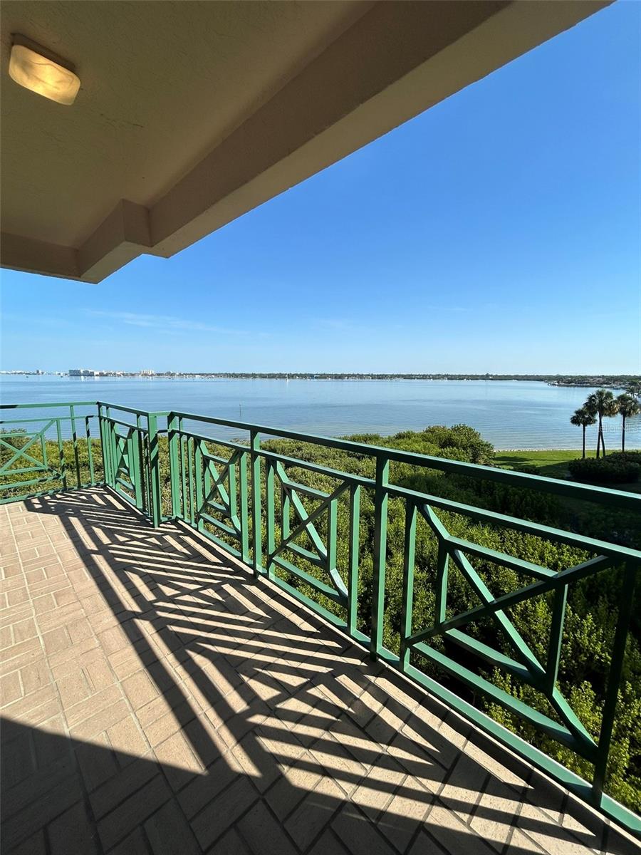 Image 9 of 35 For 4737 Dolphin Cay Lane S 408