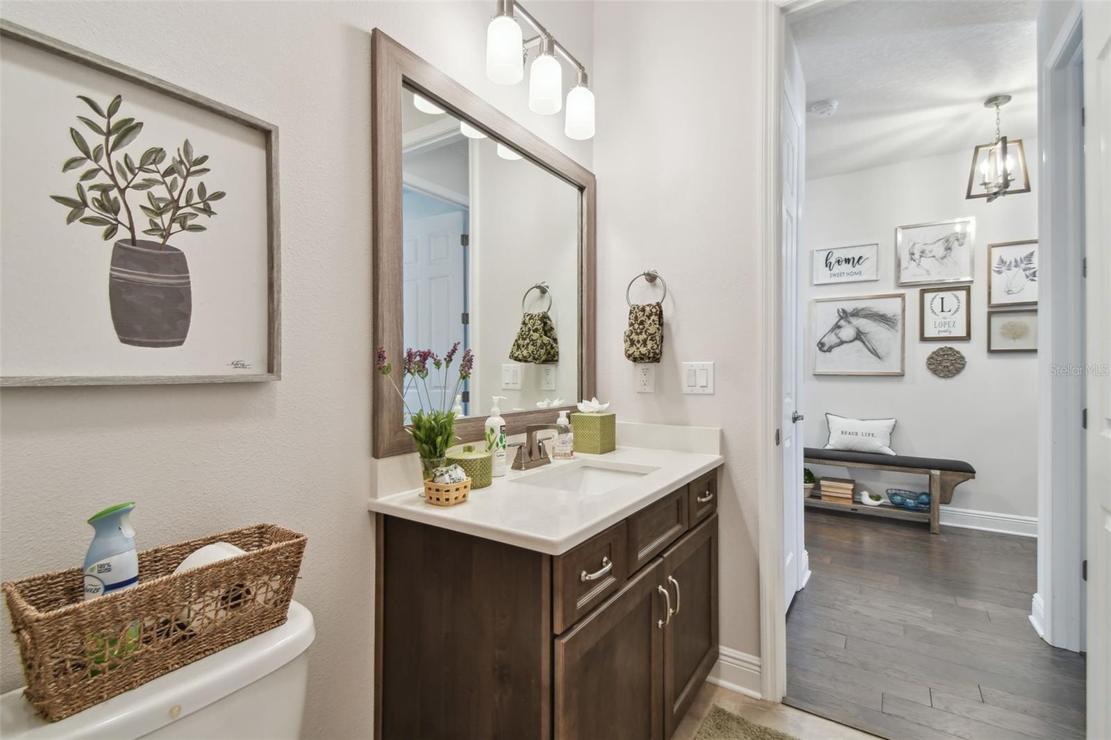 Listing photo id 10 for 4918 Lakeshore Oaks Court