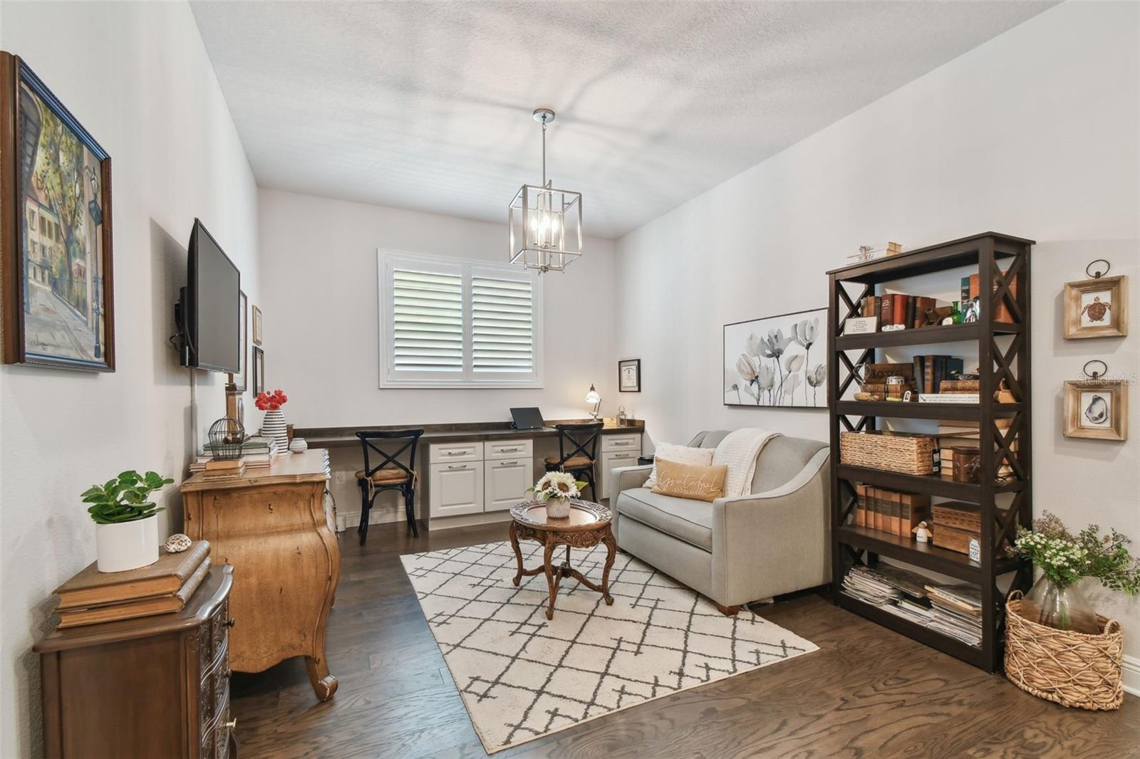 Listing photo id 12 for 4918 Lakeshore Oaks Court