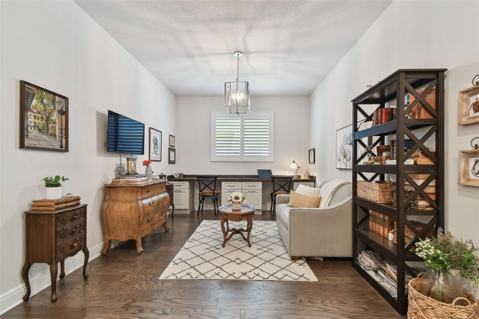 Listing photo id 13 for 4918 Lakeshore Oaks Court