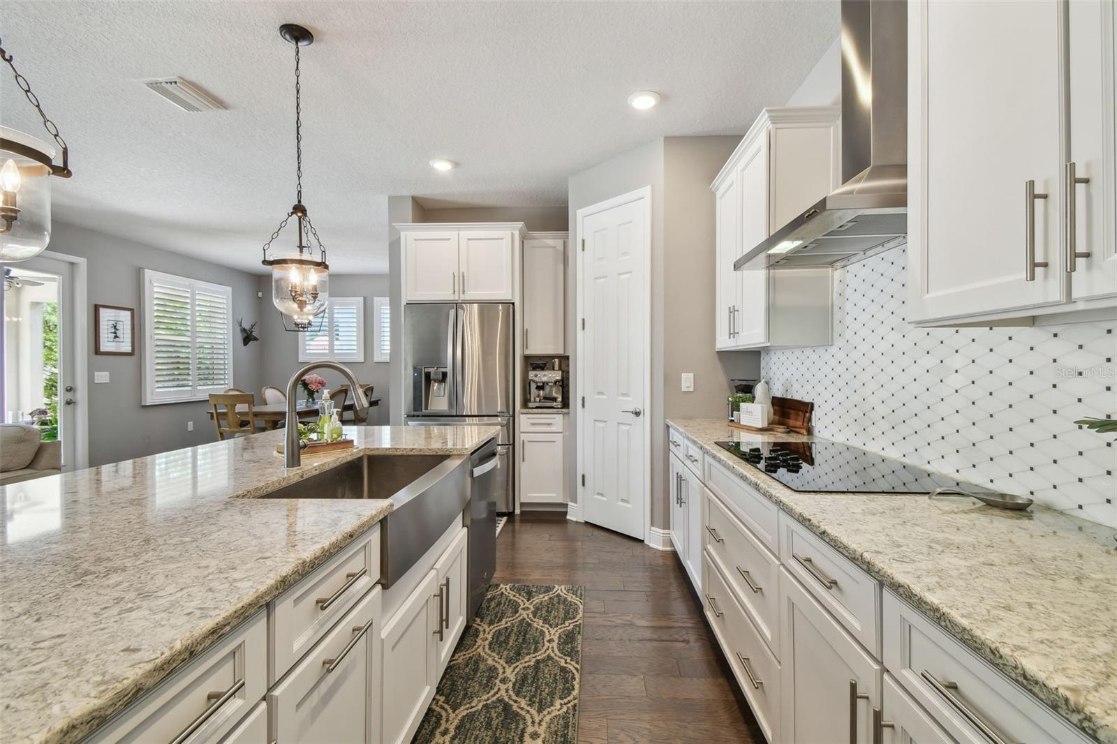 Listing photo id 20 for 4918 Lakeshore Oaks Court