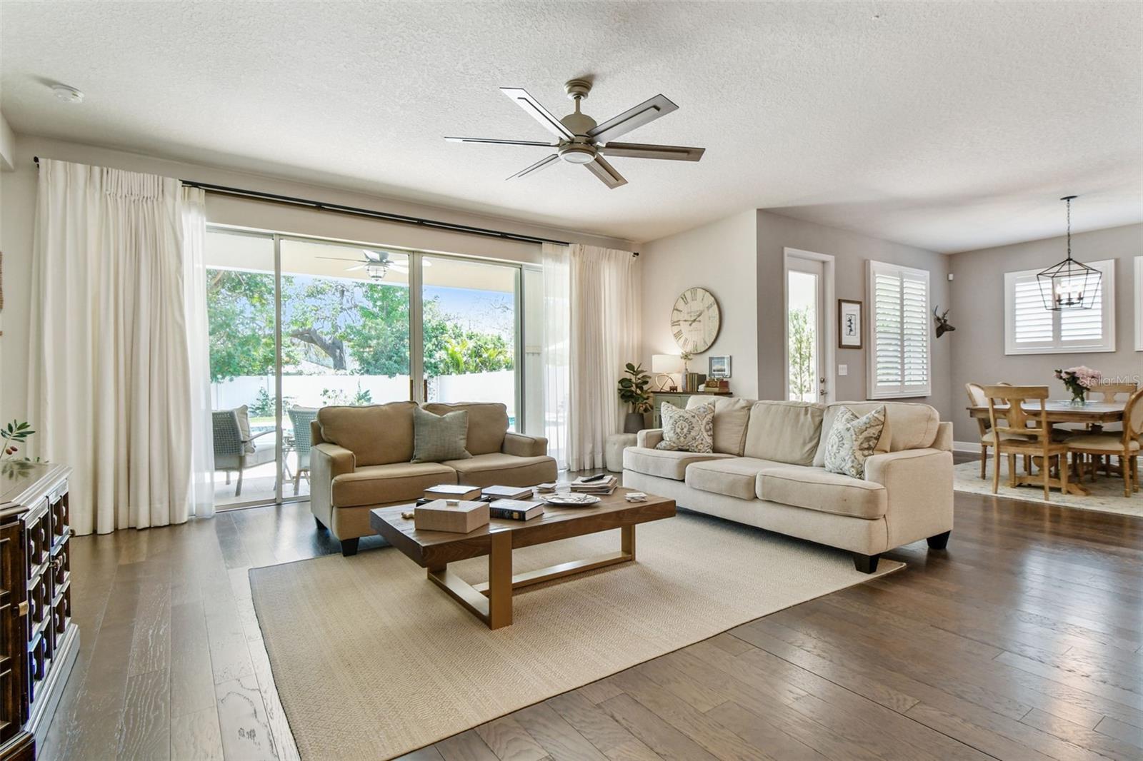 Listing photo id 24 for 4918 Lakeshore Oaks Court