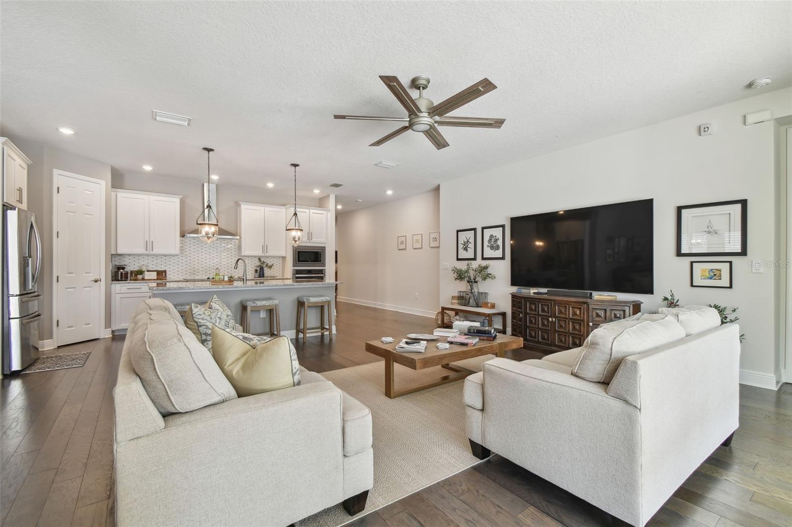 Listing photo id 26 for 4918 Lakeshore Oaks Court