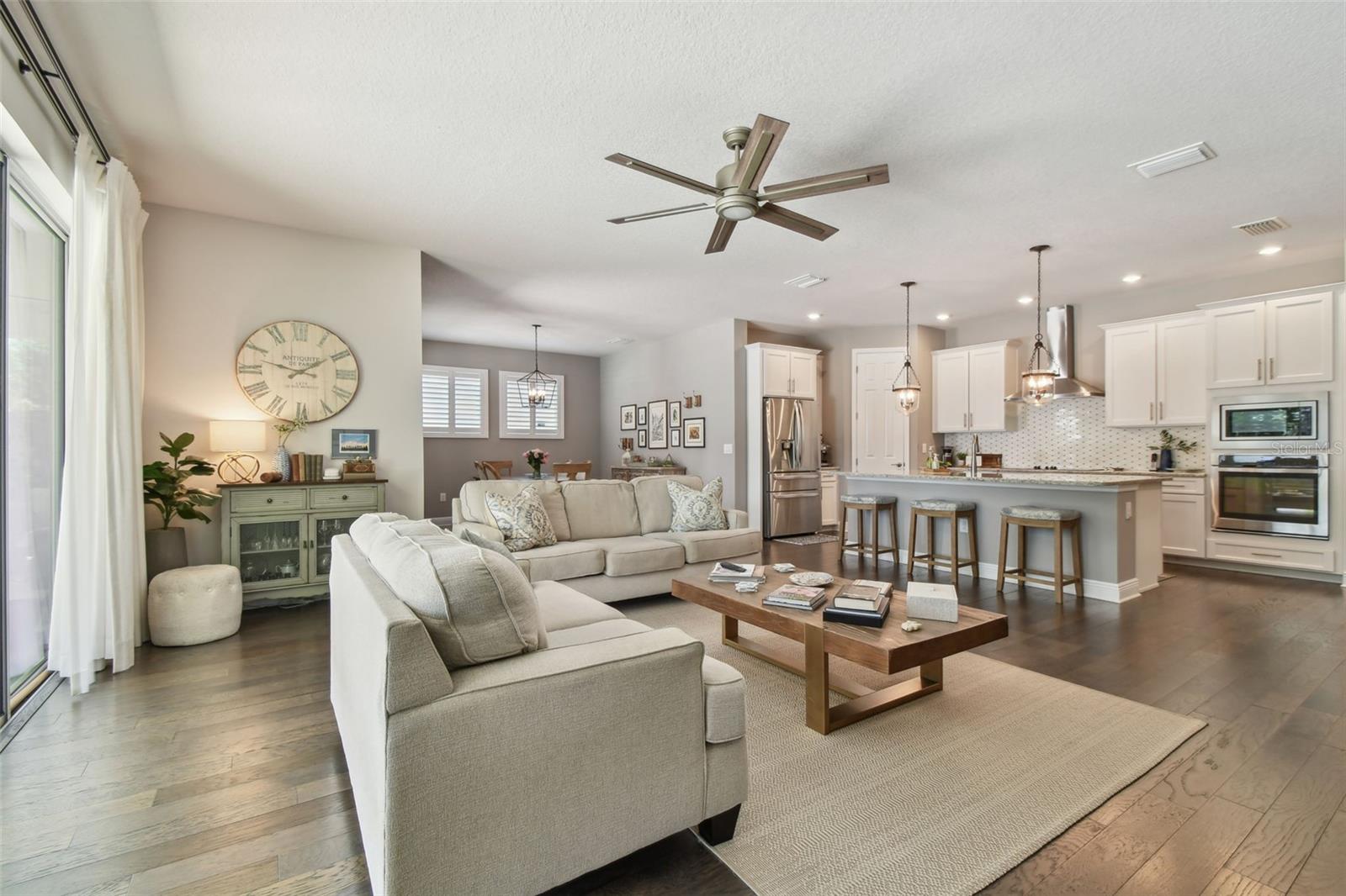 Listing photo id 27 for 4918 Lakeshore Oaks Court