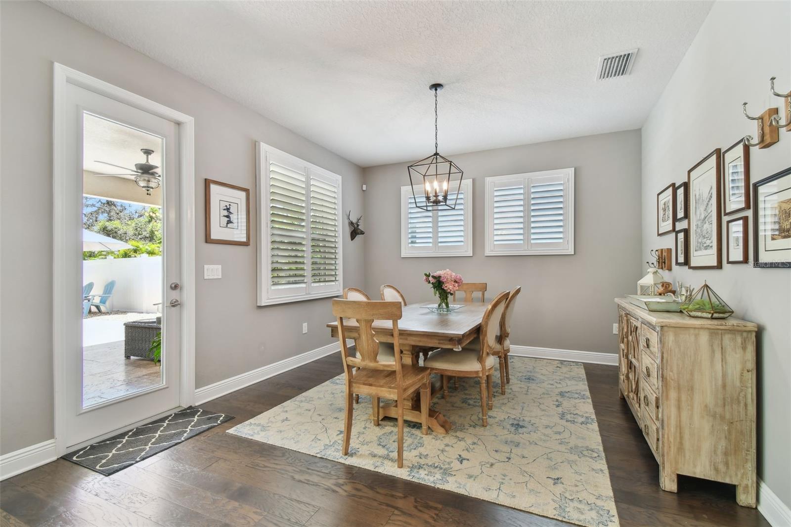 Listing photo id 28 for 4918 Lakeshore Oaks Court