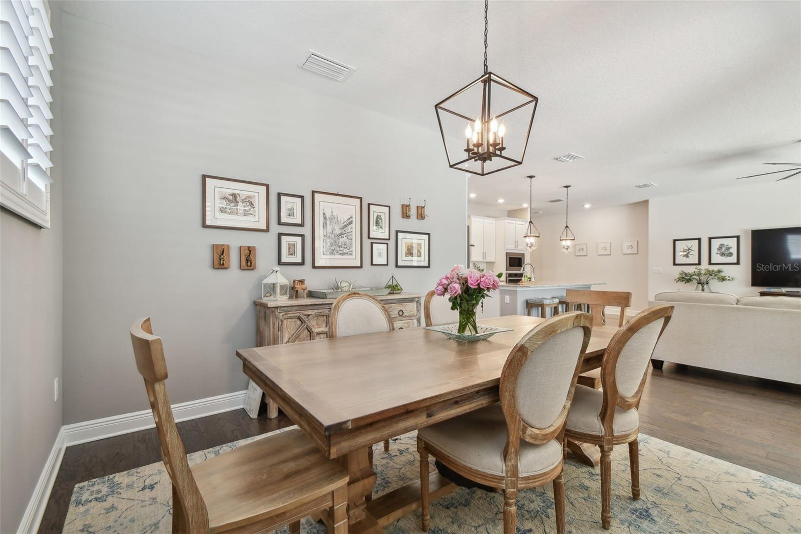 Listing photo id 30 for 4918 Lakeshore Oaks Court
