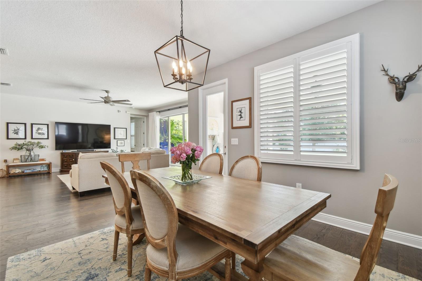 Listing photo id 31 for 4918 Lakeshore Oaks Court