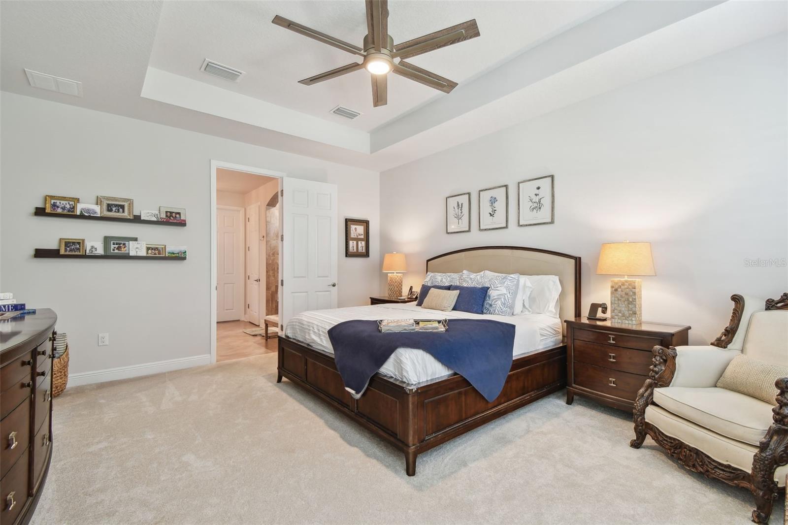 Listing photo id 34 for 4918 Lakeshore Oaks Court