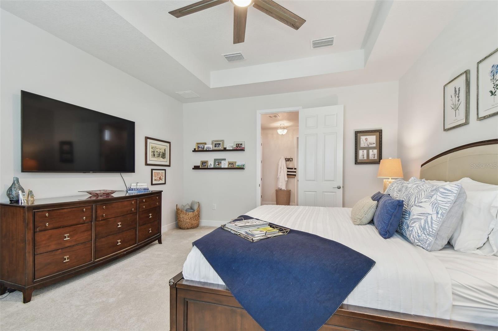 Listing photo id 35 for 4918 Lakeshore Oaks Court
