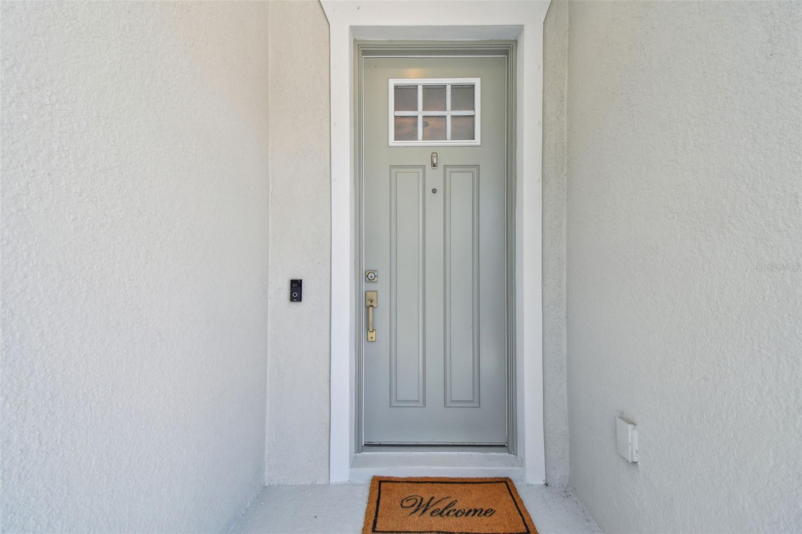 Listing photo id 2 for 4918 Lakeshore Oaks Court