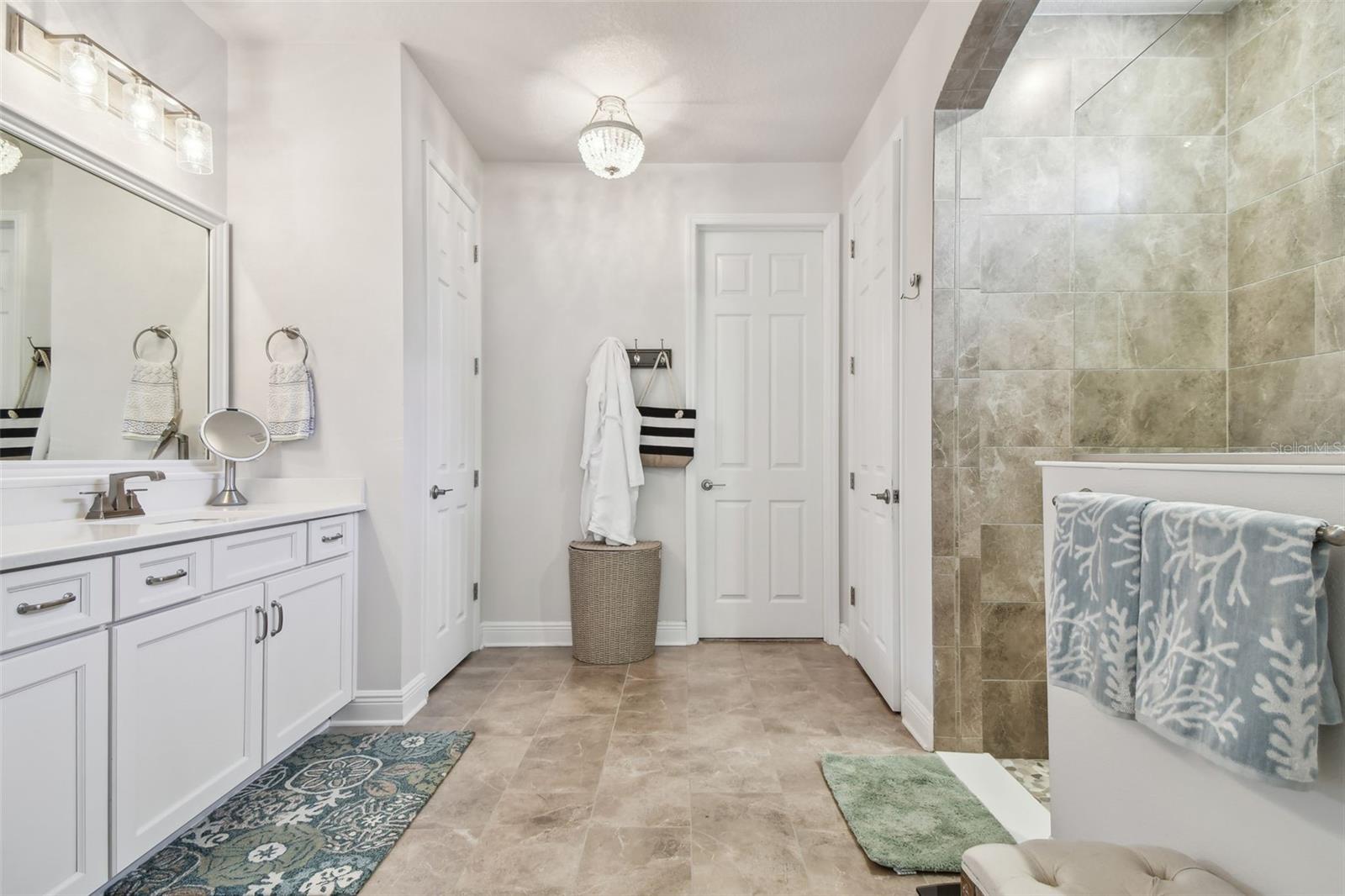 Listing photo id 38 for 4918 Lakeshore Oaks Court