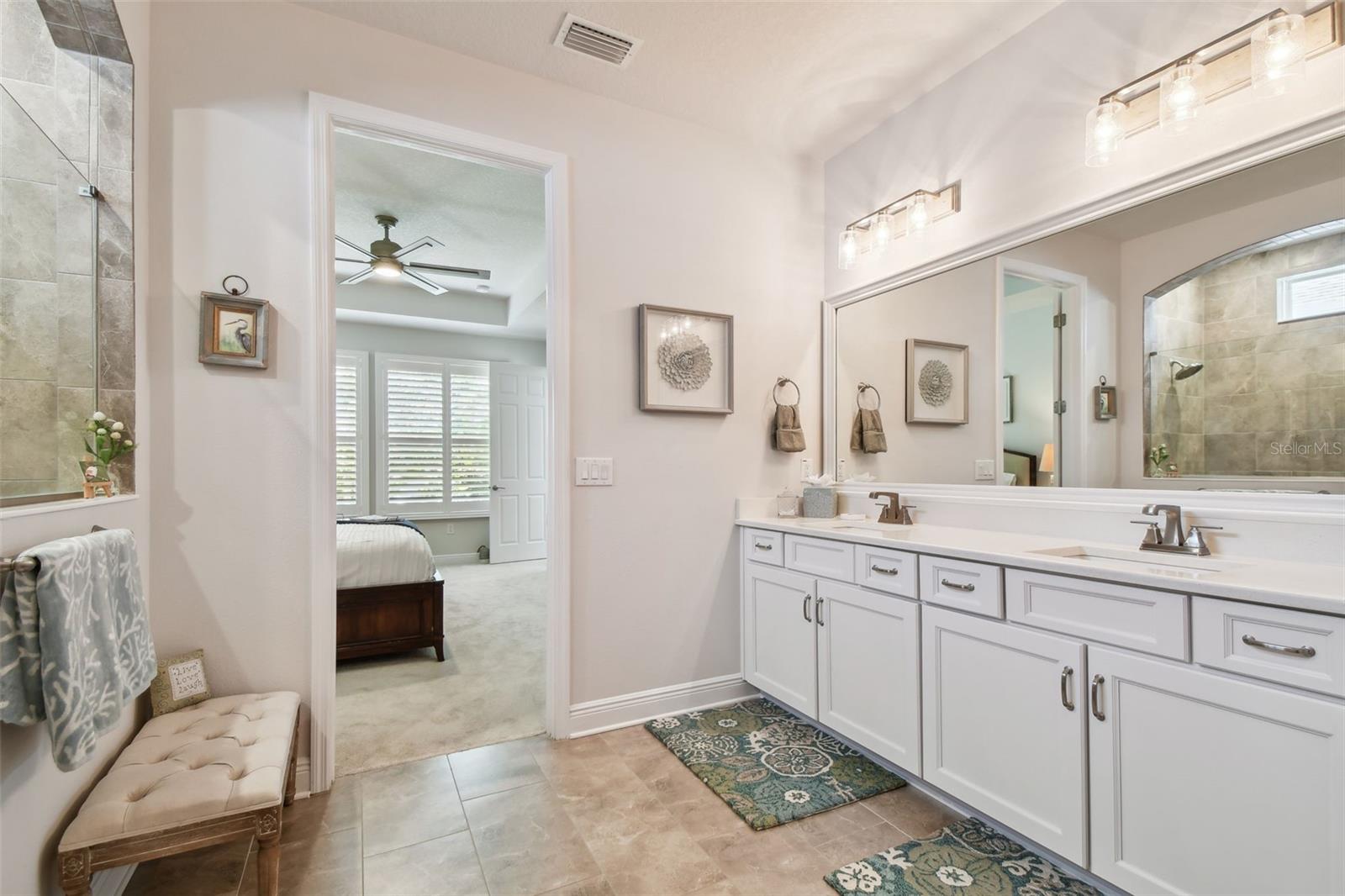 Listing photo id 39 for 4918 Lakeshore Oaks Court