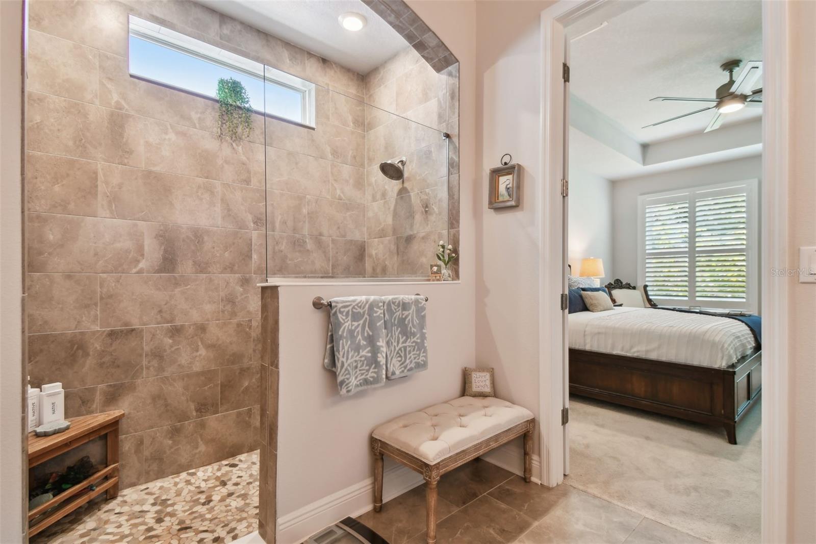 Listing photo id 40 for 4918 Lakeshore Oaks Court
