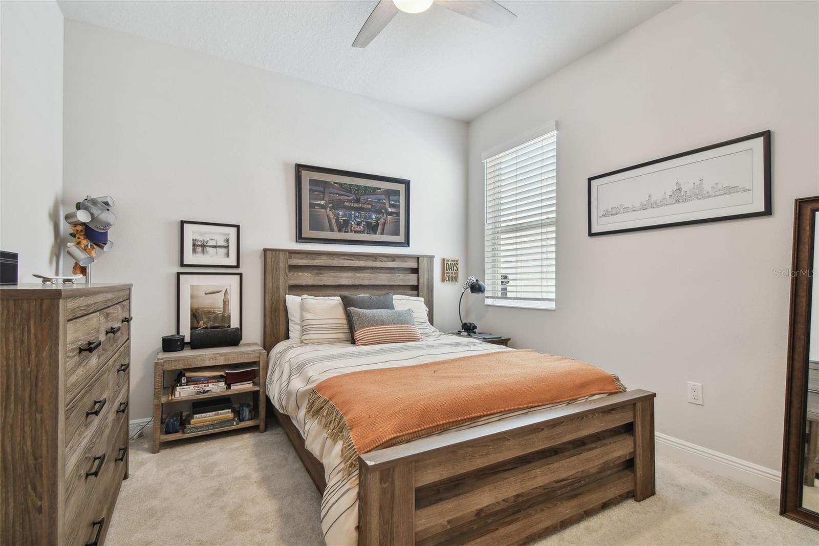 Listing photo id 41 for 4918 Lakeshore Oaks Court