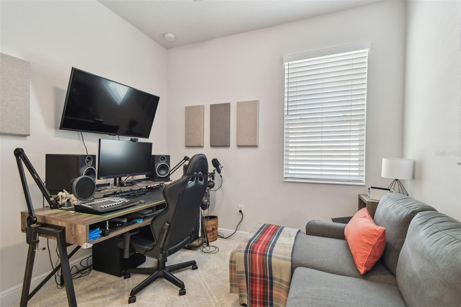 Listing photo id 42 for 4918 Lakeshore Oaks Court