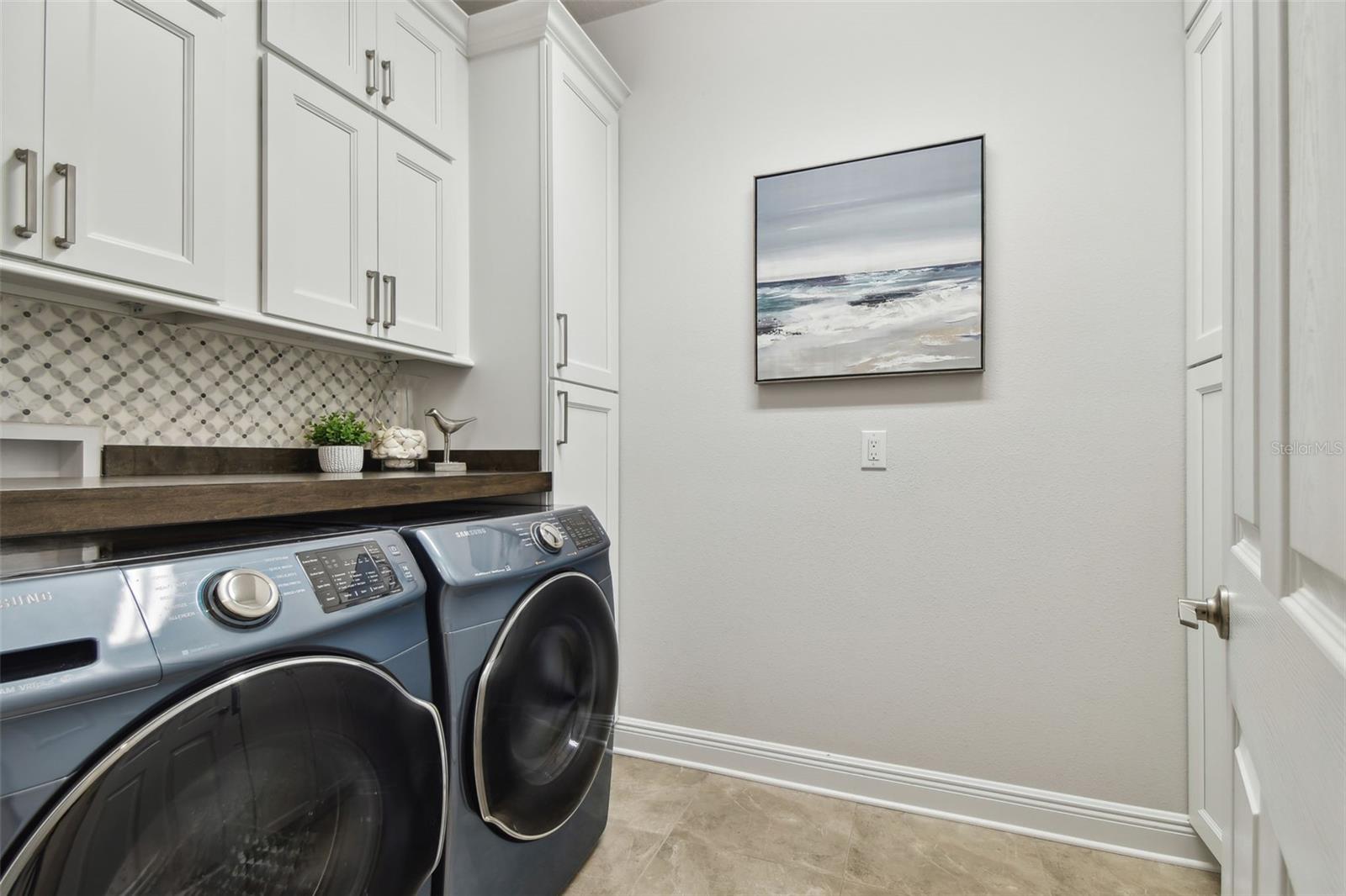 Listing photo id 45 for 4918 Lakeshore Oaks Court